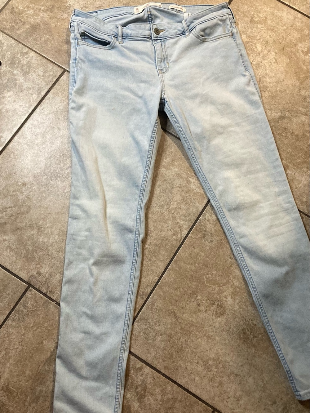 Light Wash Women’s Skinny Jeans - Casual Everyday Fit